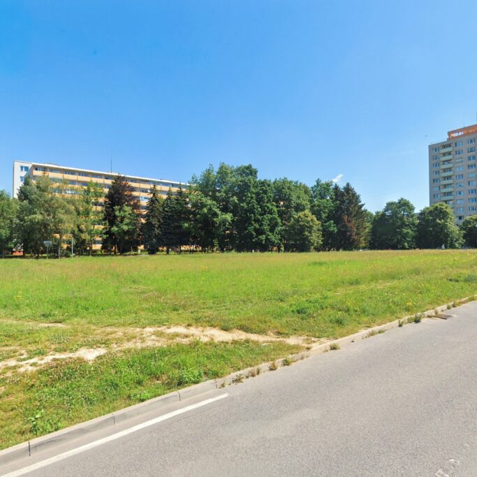 Zelený park na Bajzovej ulici